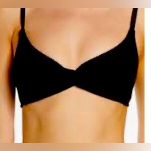 Always Fits Twist Bikini Top
Good American
Plus Size: 7 (fits like 26 / 22W US.